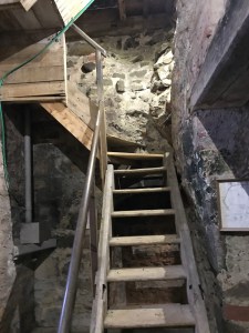 AApeleStaircase alone